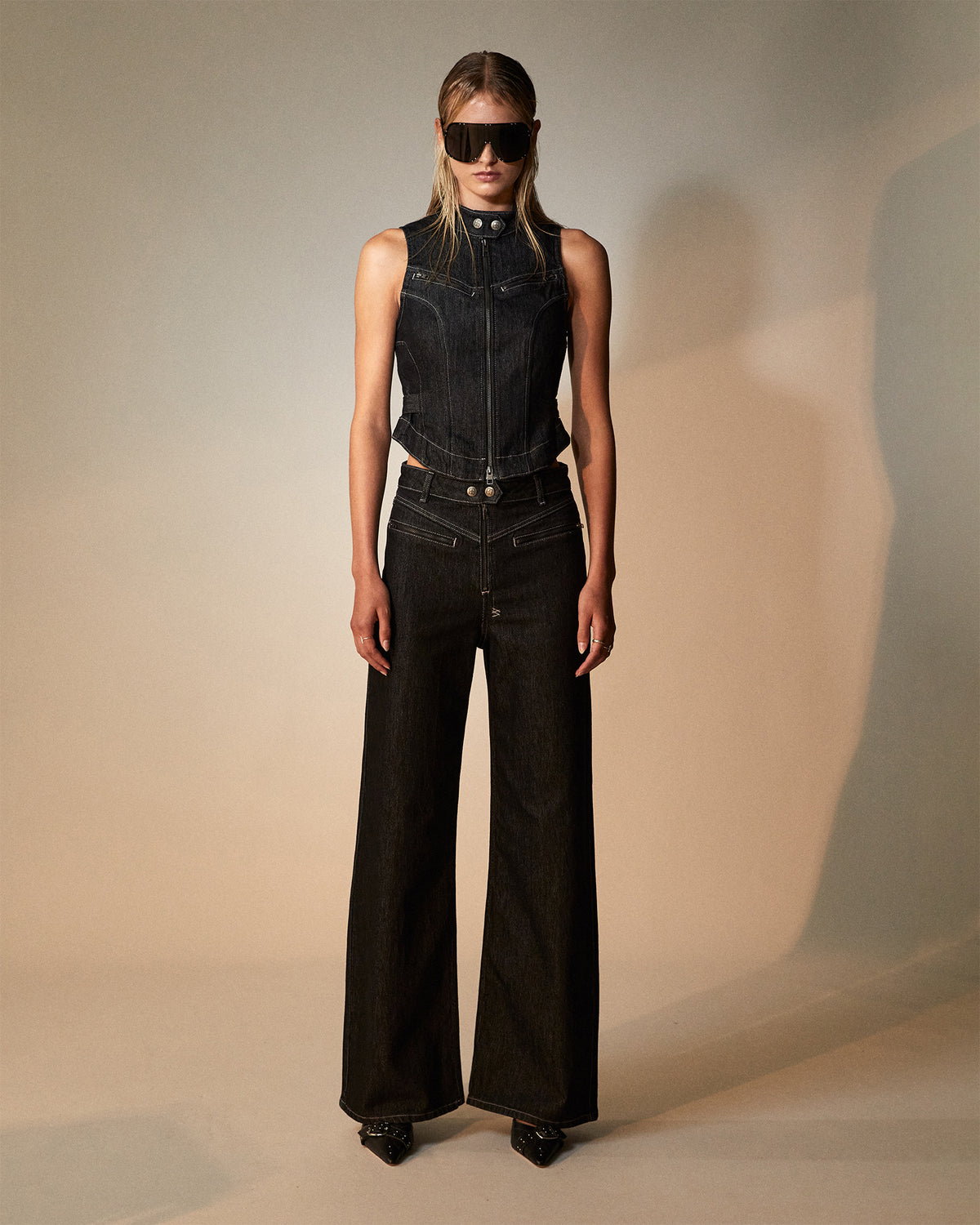 Womens Paradigm Gilet Midnight Slim Fashion Tops - Black