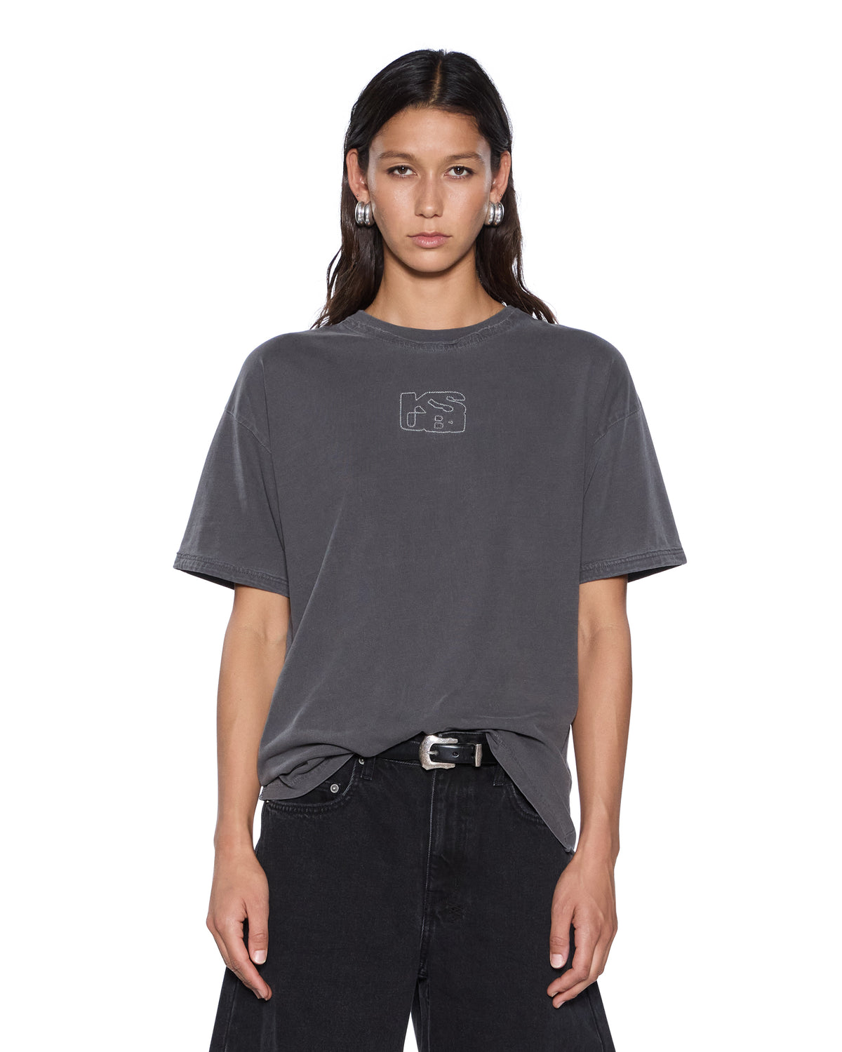 STACKED STITCH OH G SS TEE CHARCOAL