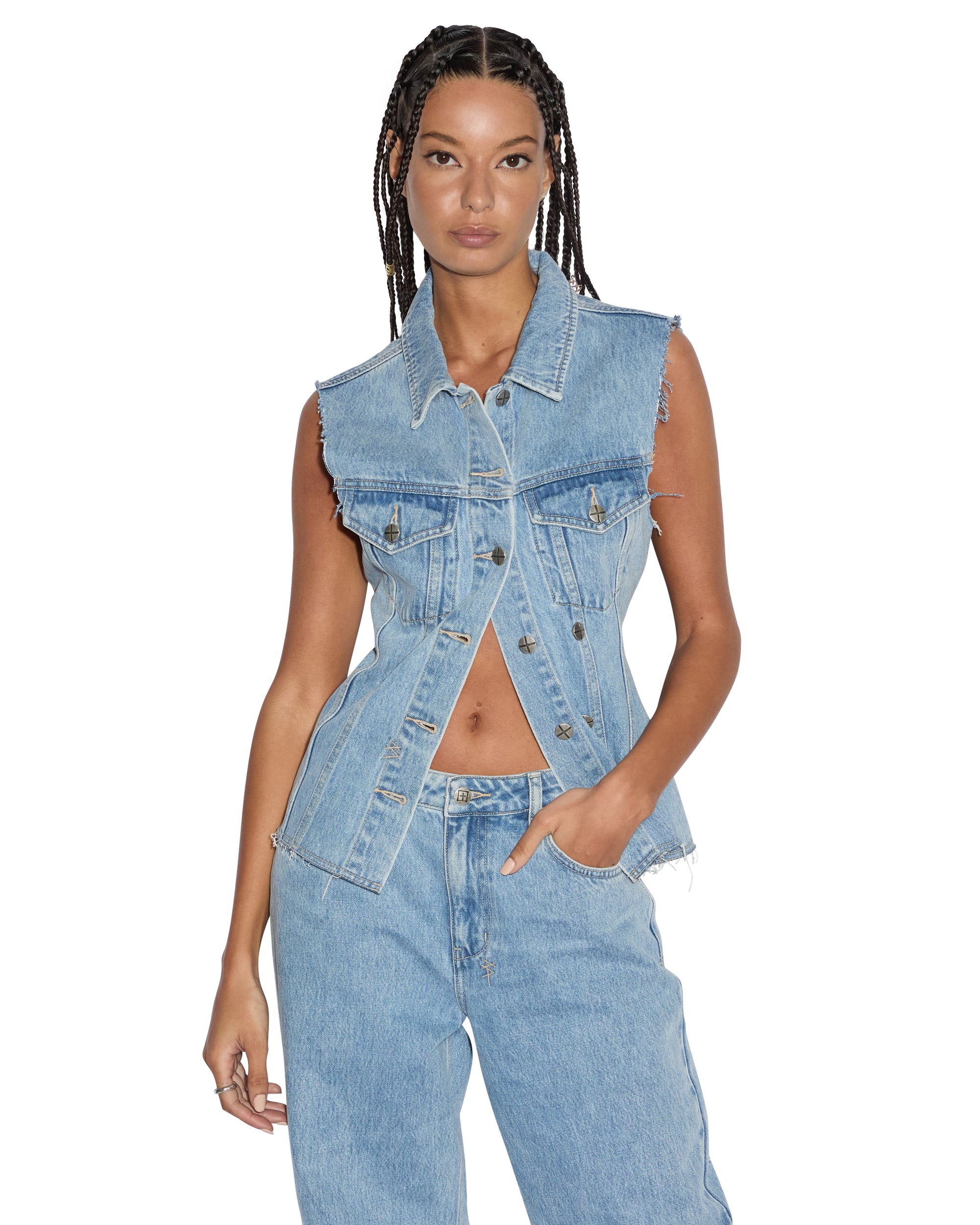 Modieus Jong Meisje In Een Van Het Jeansvest En Denim Borrels De Tiener Van De Straatstijl Levensstijl Op Witte Achtergrond Wordt Image59222121 Modieus Jong Meisje In Een Van Het Jeansvest En Denim Borrels De Tiener Van De Straatstijl Levensstijl Op Witte Achtergrond Wordt Image59222121