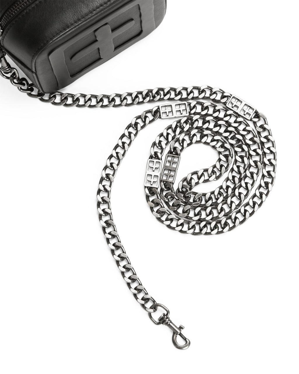 1999 Signature Chain Strap Antique Silver Accessories - Silver