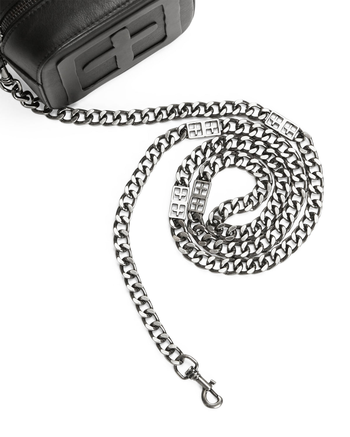 1999 Signature Chain Strap Antique Silver Accessories - Silver