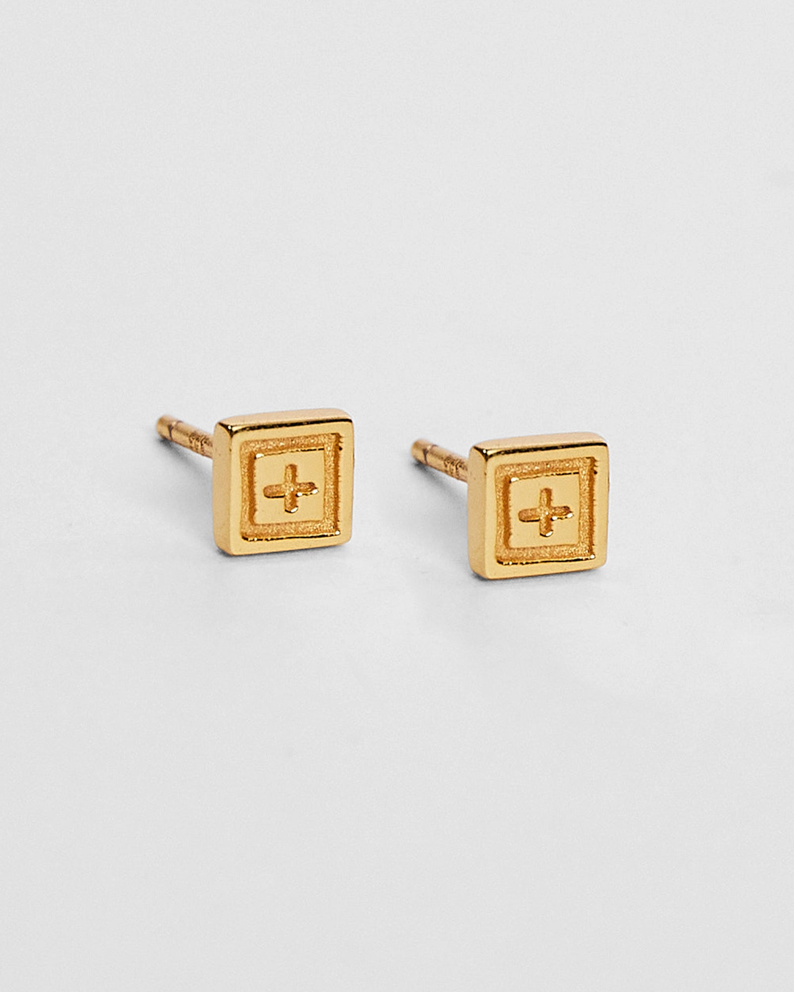 Classic Unisex LV Logo Small Stud Earrings, 18k Gold Plated, Hypoallergenic  Jewelry Gift