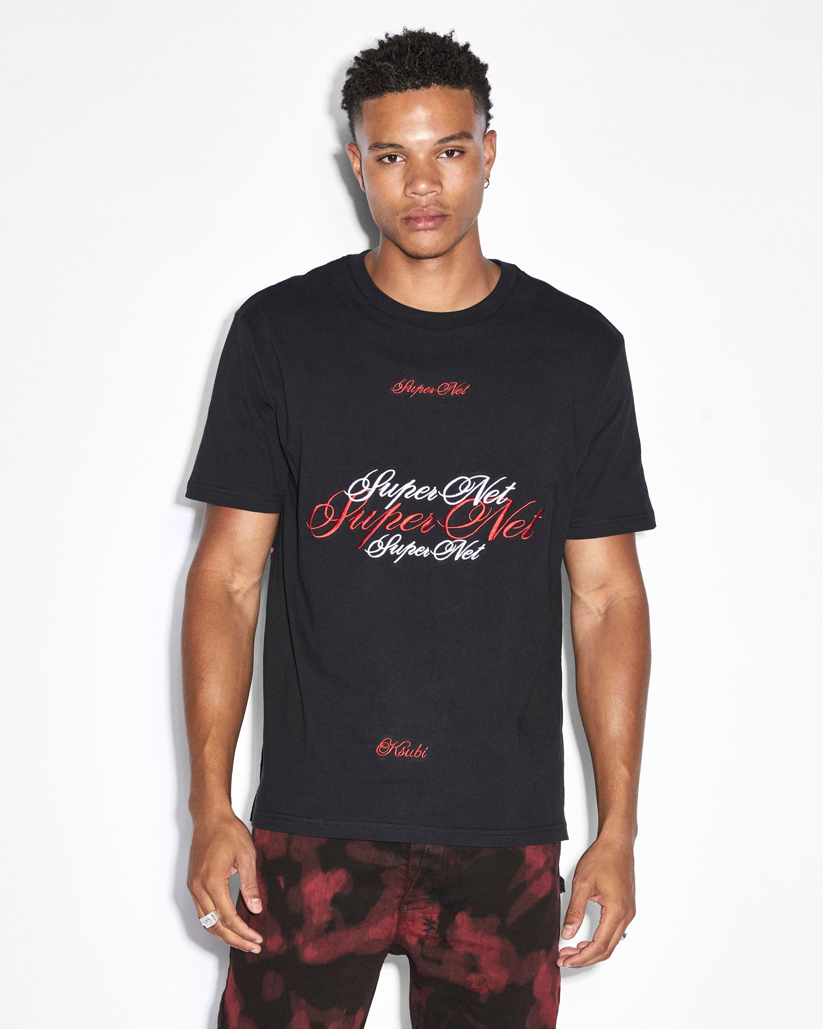 SCRIPTED KASH SS TEE RED/BLACK